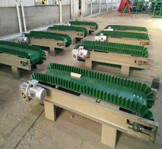 秸稈有機肥生產(chǎn)設(shè)備實拍