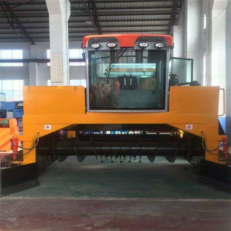 履帶翻堆機(jī)實拍