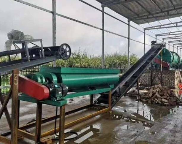 養(yǎng)殖場(chǎng)怎么利用豬糞發(fā)酵腐熟制作有機(jī)肥料？