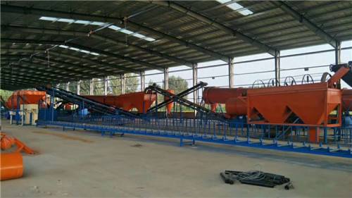 年產(chǎn)1萬(wàn)噸的豬糞有機(jī)肥生產(chǎn)線(xiàn)需要配套哪些設(shè)備？