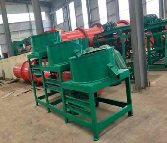 雞糞有機(jī)肥加工廠都是如何發(fā)酵堆制有機(jī)肥料的？